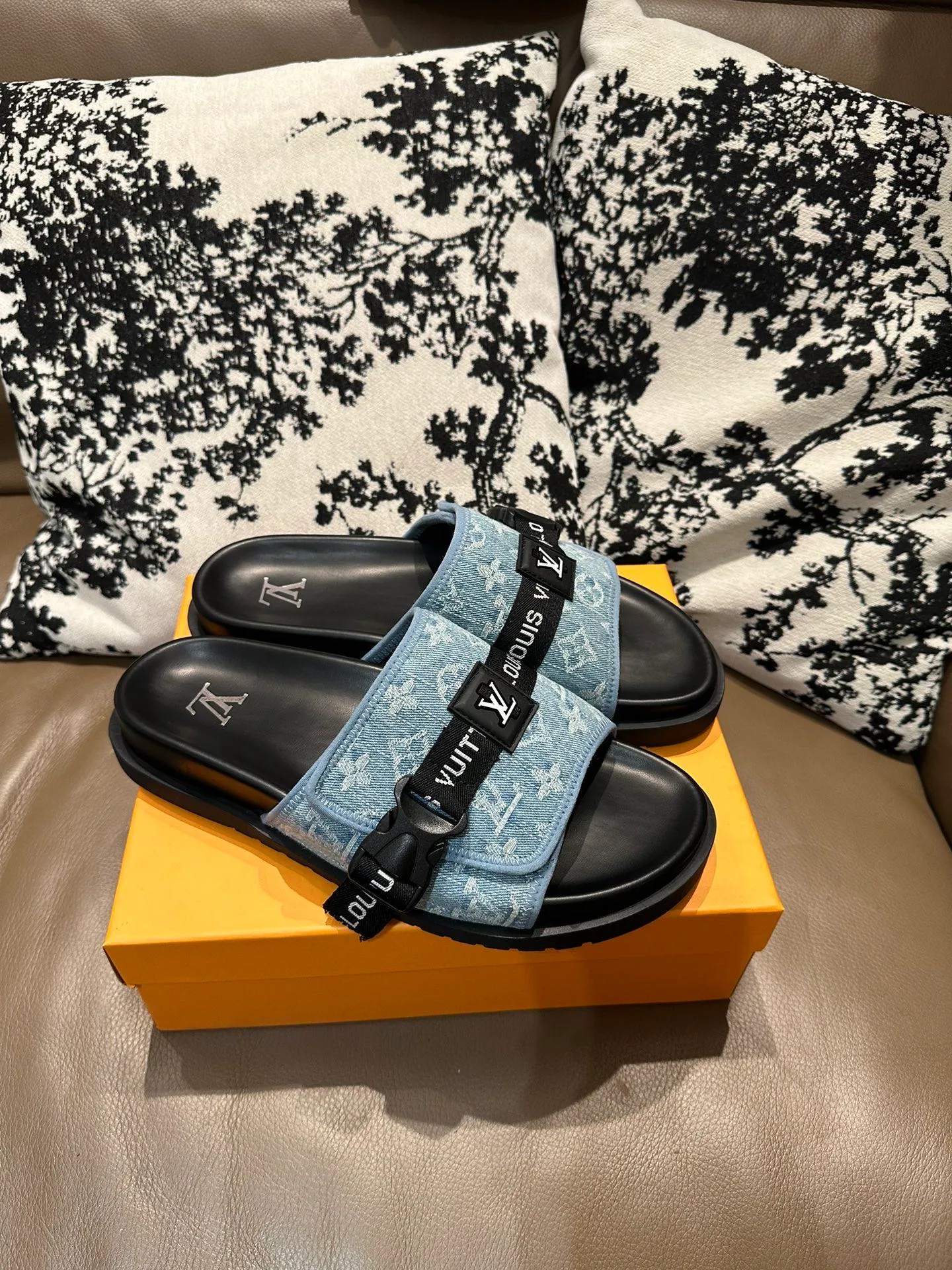 Men's shoes 💰360💰 LV buckle and Velcro, cowhide surface, sheepskin lining, size 36-46